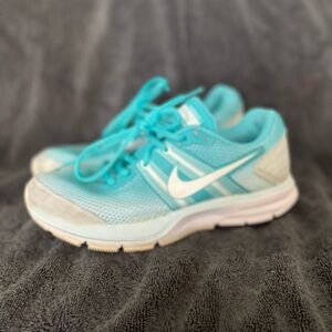Nike Women's Turquoise Athletic Shoes
